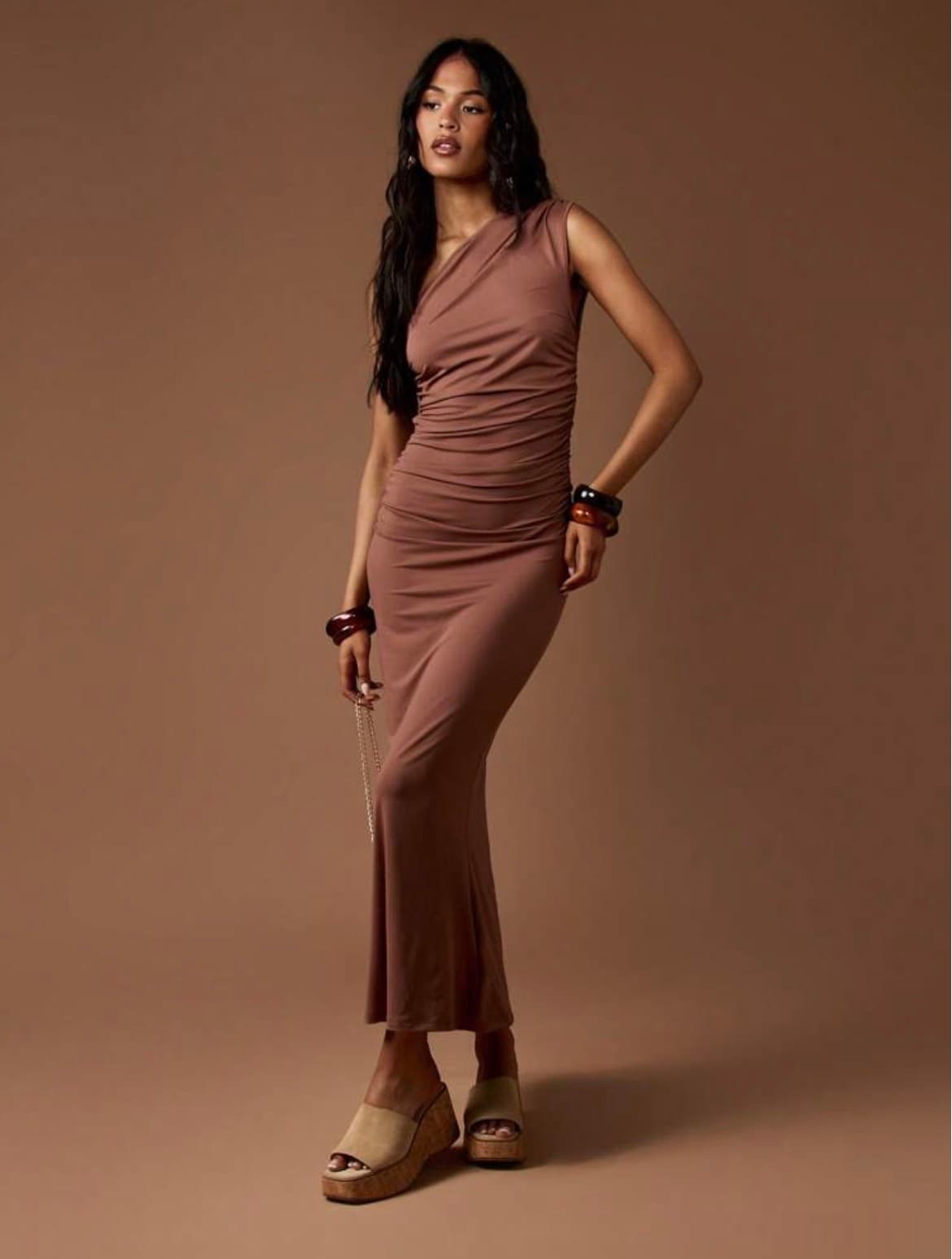 Vestido /castanho/longo/justo "Alça grossa só de um lado"